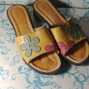 Italconfort cute little leather sandals.